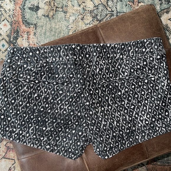 American Eagle Outfitters Black and White Patterned Women Shorts - Picture 6 of 6